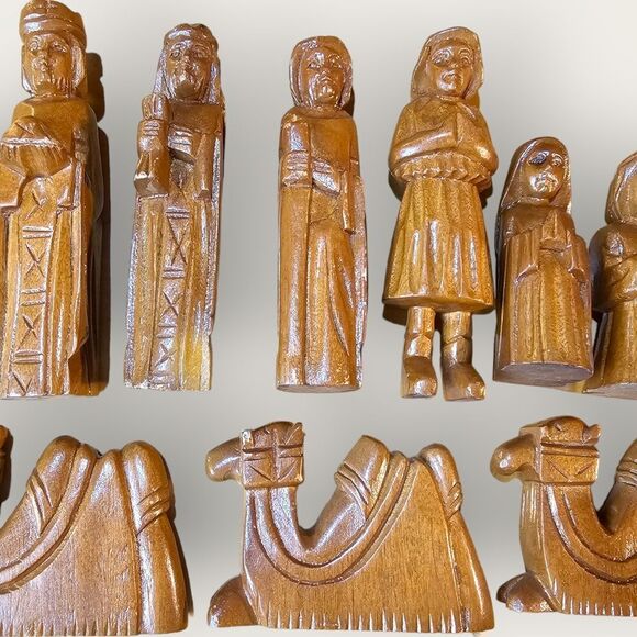 Vintage Hand Carved Wood Nativity Scene - Picture 4 of 13